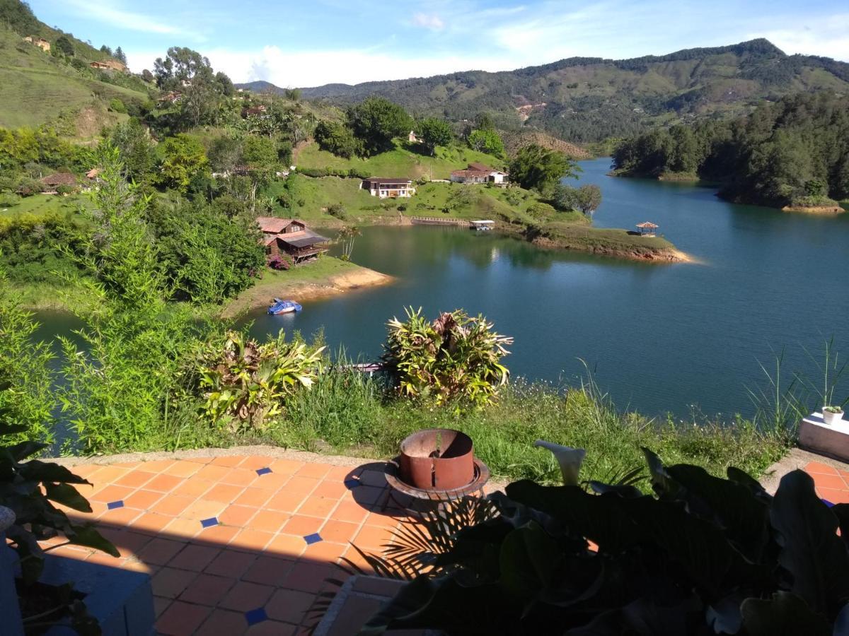 Casa Galeria Guatape Villa Bagian luar foto