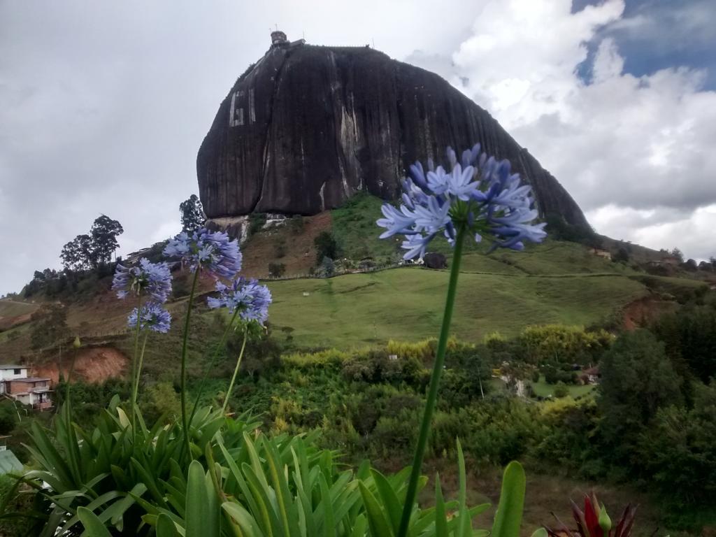 Casa Galeria Guatape Villa Bagian luar foto