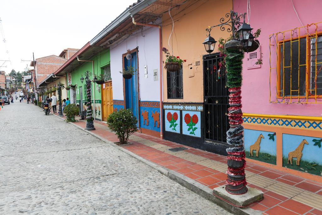 Casa Galeria Guatape Villa Bagian luar foto