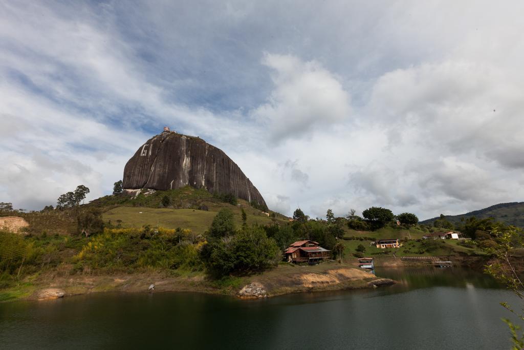 Casa Galeria Guatape Villa Bagian luar foto